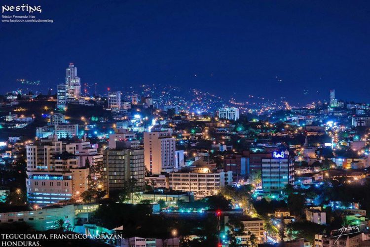 La hora Azul desde el Oeste al Este - Foto de Nestor Irías