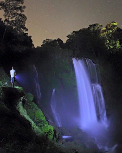 Probablemente una de las fotos nocturnas más bellas de Pulhapanzak -- Foto de Jose Orellana