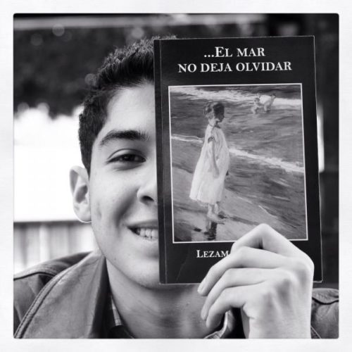 Apenas siendo cipote escribió su primer libro de poemas