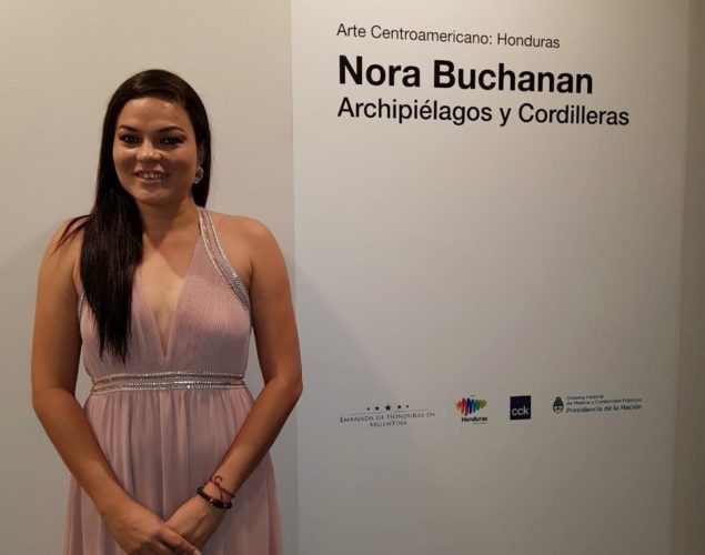 Nora Buchanan, artista nacional en su exposición en Argentina